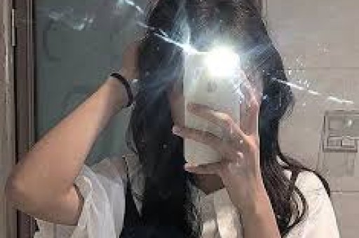 闫学晶直播“哭穷”引风波 道歉被指“知道疼了而非知道错了”
